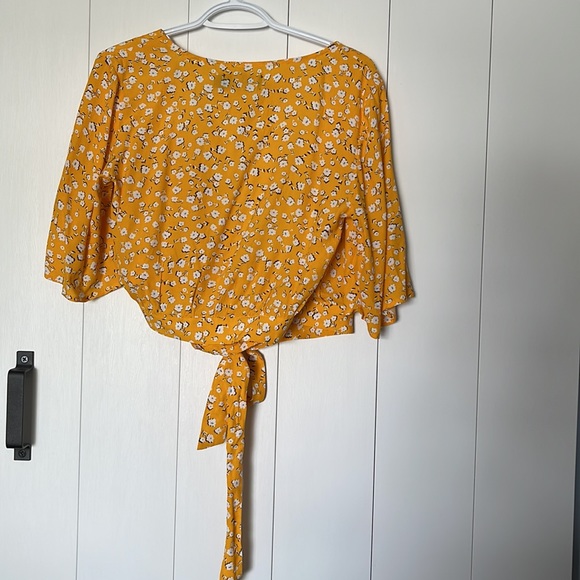 Tie front crop - Picture 3 of 3